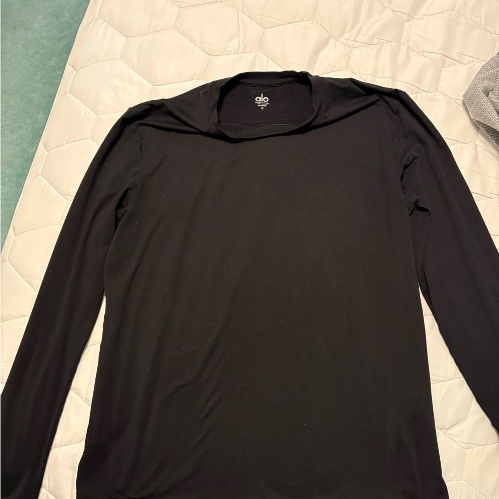 ALO Yoga Black Long Sleeve Tee